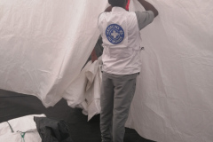 These places are usually community halls, Malocas or indigenous houses, meeting rooms where we set up individual places to ensure the privacy of the people, this is done with poly shade or tarpaulins. This procedure is carried out by the logisticians supported by the medical staff.