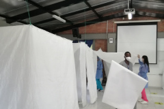 These places are usually community halls, Malocas or indigenous houses, meeting rooms where we set up individual places to ensure the privacy of the people, this is done with poly shade or tarpaulins. This procedure is carried out by the logisticians supported by the medical staff.