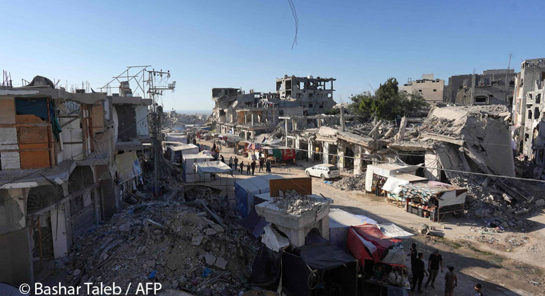 Journal d’une Gazaouie « Cette vie simple que nous chérissions tant a complètement disparu » Un marché à Bani Suheila, dans le sud de la bande de Gaza, le 17 juillet. (Bashar Taleb /AFP)