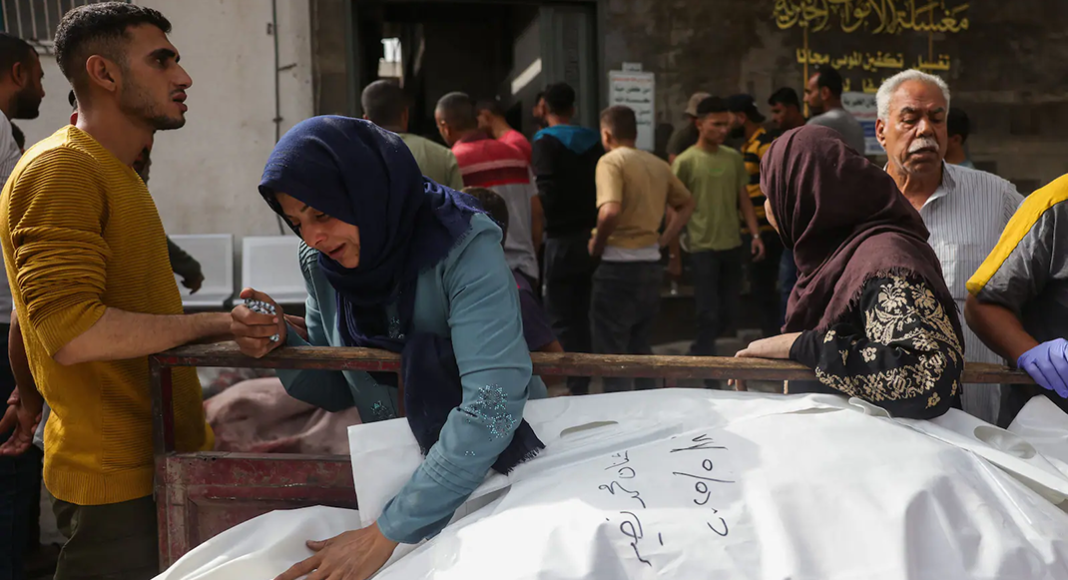 Journal de bord de Nour, notre psychologue à Gaza: « Parfois, la mort semble plus clémente que la vie à laquelle nous sommes condamnés » A l'hôpital Al-Shifa, dans la ville de Gaza, le 18 mai. (Bashar Taleb /AFP)