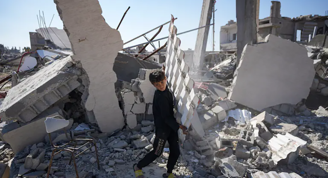 Journal de bord de Nour, notre psychologue à Gaza: « J’ai la chance d’avoir survécu à ces dernières heures avant la trêve » A Rafah, dans le sud de la bande de Gaza, le 21 janvier 2025. (Abdel Kareem Hana/AP)